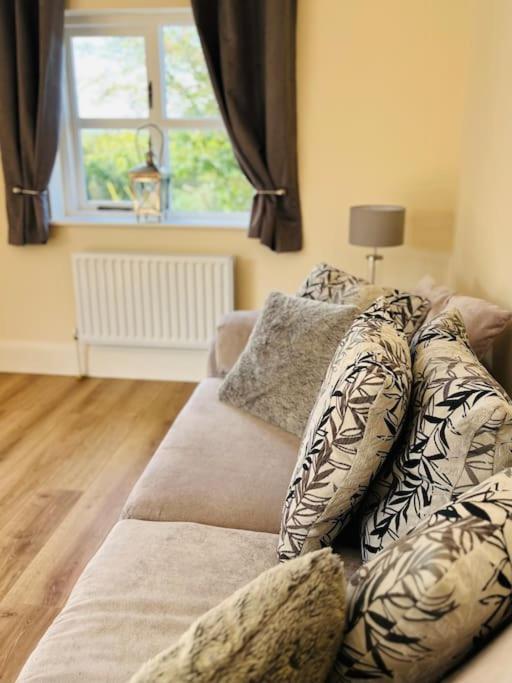 Hillcrest Lodge, Private Apartment On Lough Corrib, Oughterard ゴールウェイ エクステリア 写真
