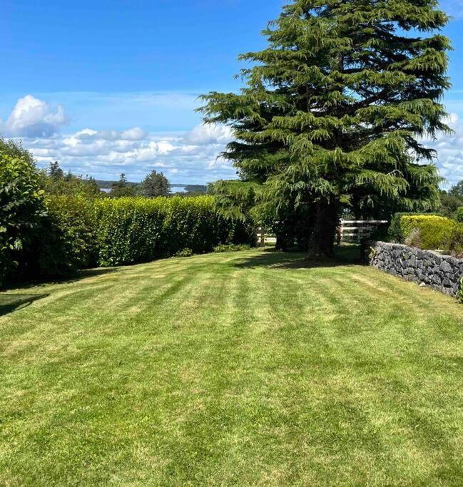 Hillcrest Lodge, Private Apartment On Lough Corrib, Oughterard ゴールウェイ エクステリア 写真